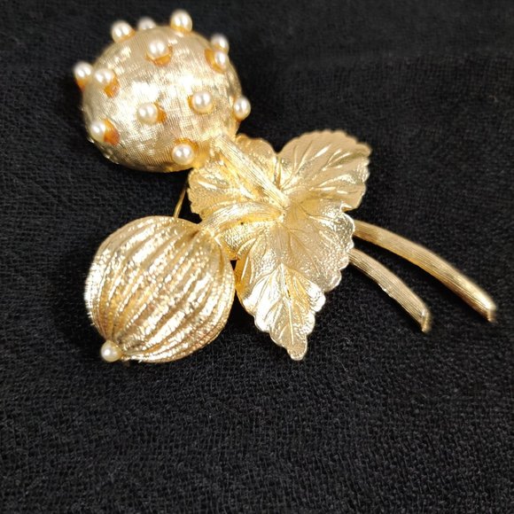 Vintage Leaf Flower Faux Pearl stripe floral Brooch Gold Tone Preppy Elegant - Picture 3 of 7